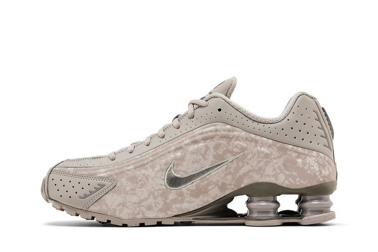 Кроссовки Nike Wmns Shox R4 'Flat Pewter Floral'