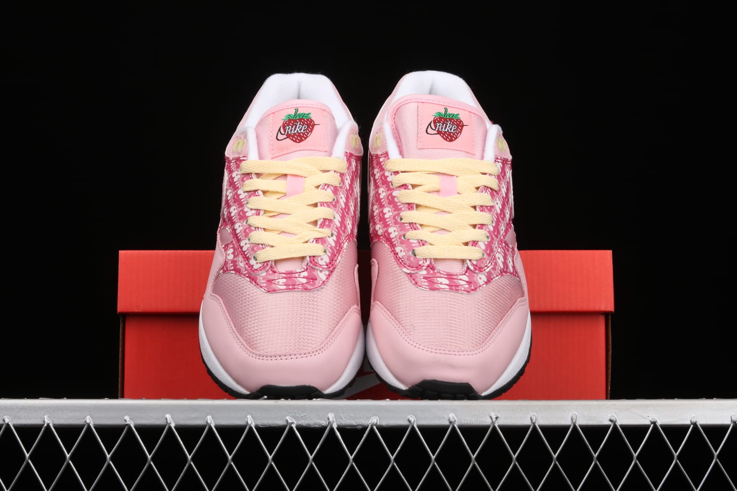 Nike-Air-Max-1-Strawberry-Lemonade-2020-6