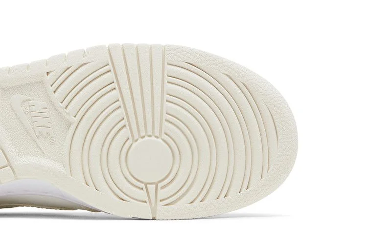 Krossovki-Nike-Dunk-Low-SE-GS-Sail-Croc-4