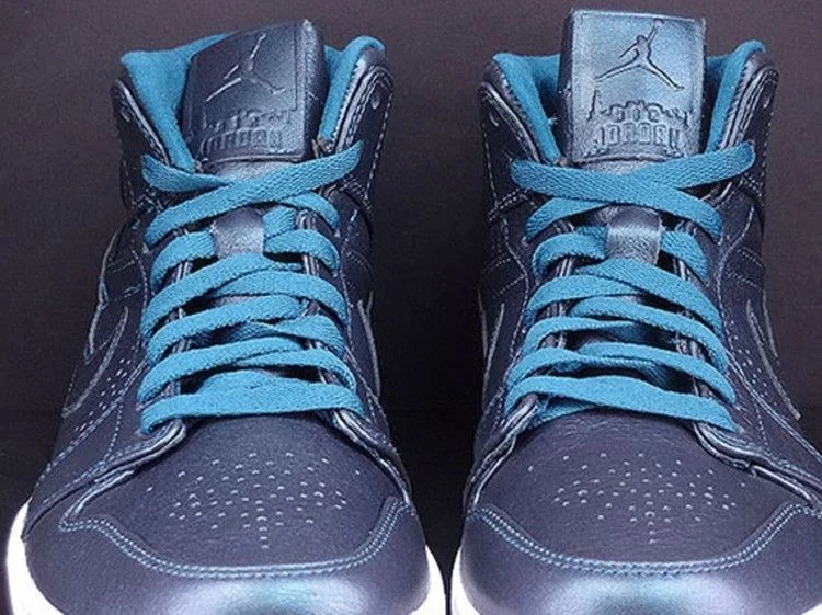 Krossovki-Air-Jordan-1-Mid-Nouveau-Space-Blue-2