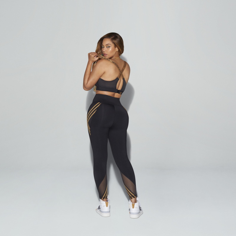 Спортивный топ adidas Ivy Park Cutout Medium Support Bra Black