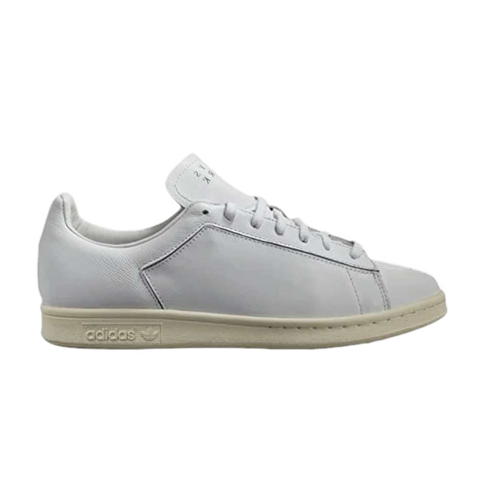 Krossovki-Barneys-New-York-x-adidas-Stan-Smith-Triple-White