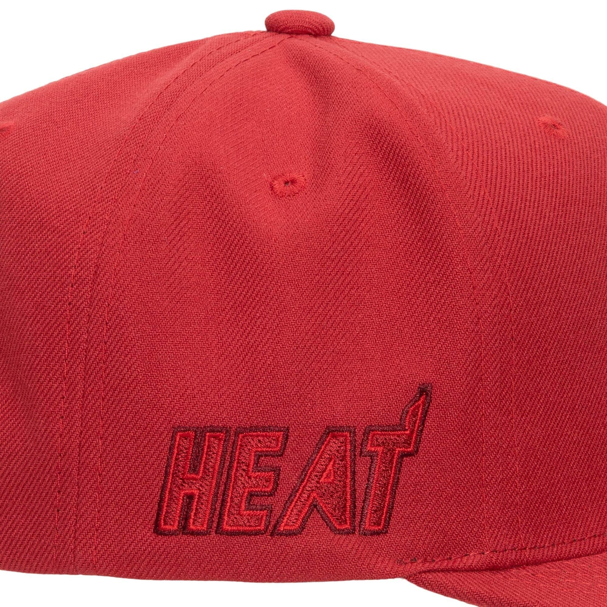 Бейсболка Mitchell & Ness Monochromatic Snapback HWC Miami Heat Hat