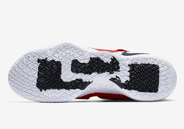 lebron-soldier-11-university-red-897644-601_04