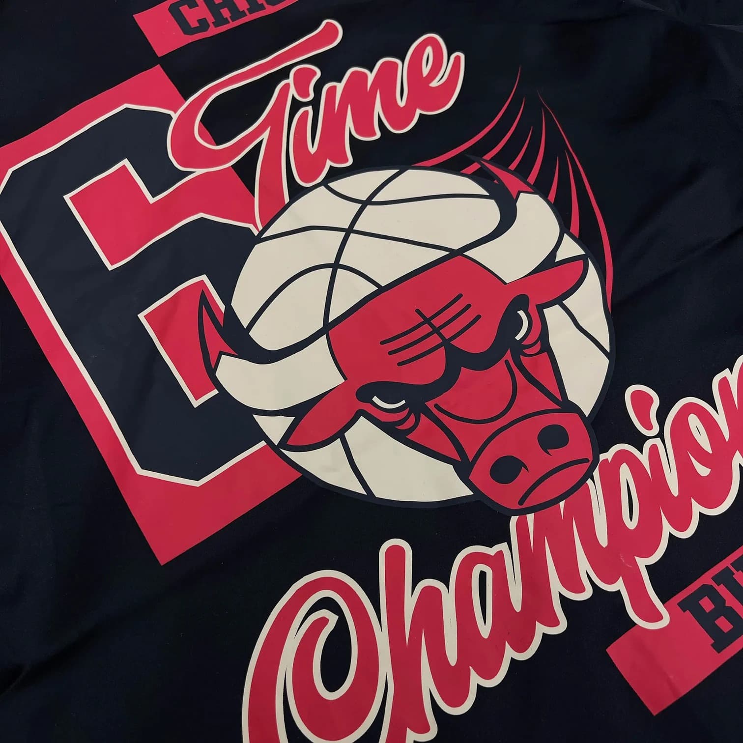 Сатиновая Куртка New Era Chicago Bulls NBA Lightweight Satin Jacket