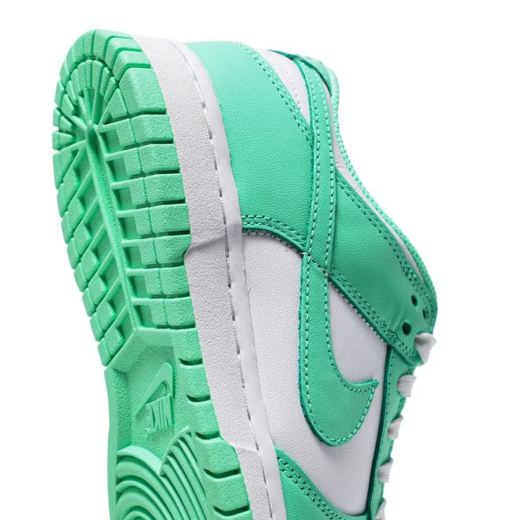 Krossovki-Nike-Wmns-Dunk-Low-Green-Glow-9