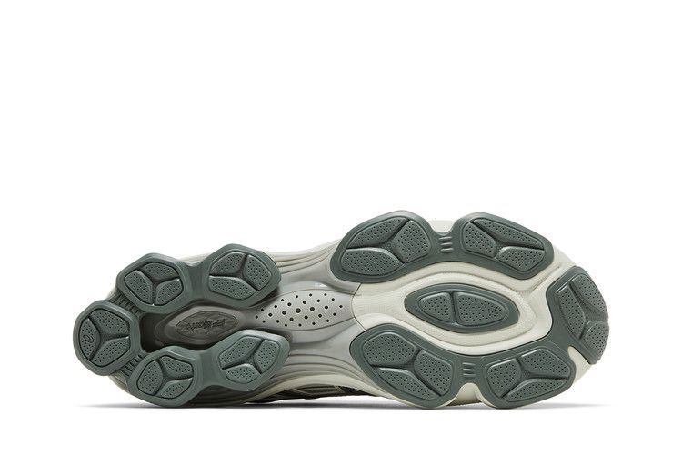 gel-kinetic-fluent-seal-grey-pure-silver-1203a591-021_03