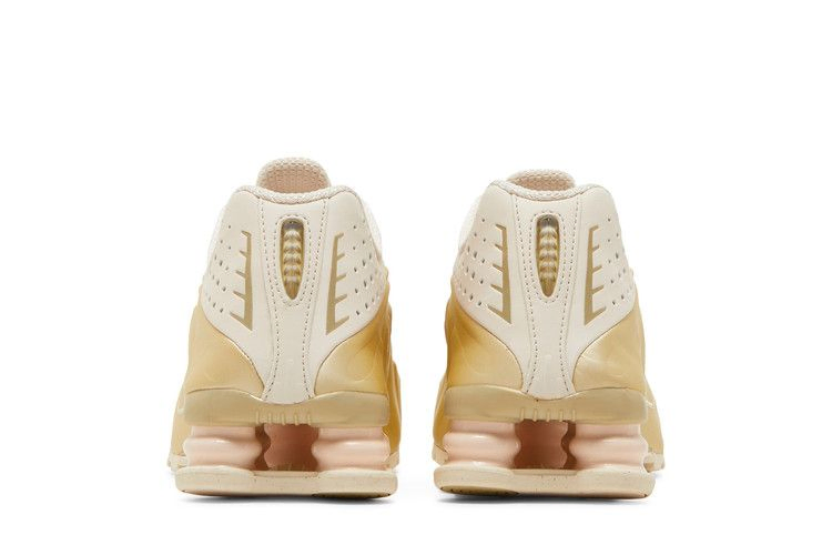 Кроссовки Nike Wmns Shox R4 'Guava Gold'