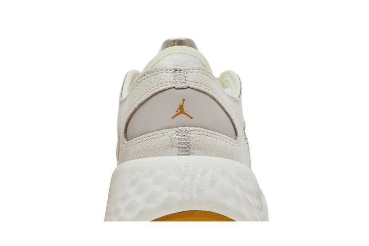 Krossovki-Air-Jordan-Wmns-Jordan-Delta-3-Light-Orewood-Brown-6