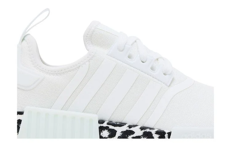 Krossovki-adidas-Wmns-NMD_R1-Leopard-White-1