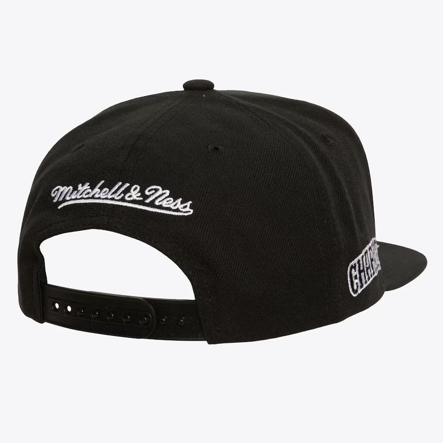 Бейсболка Mitchell & Ness Black White Charlotte Hornets Hardwood Classics Evergreen OG Snapback Hat
