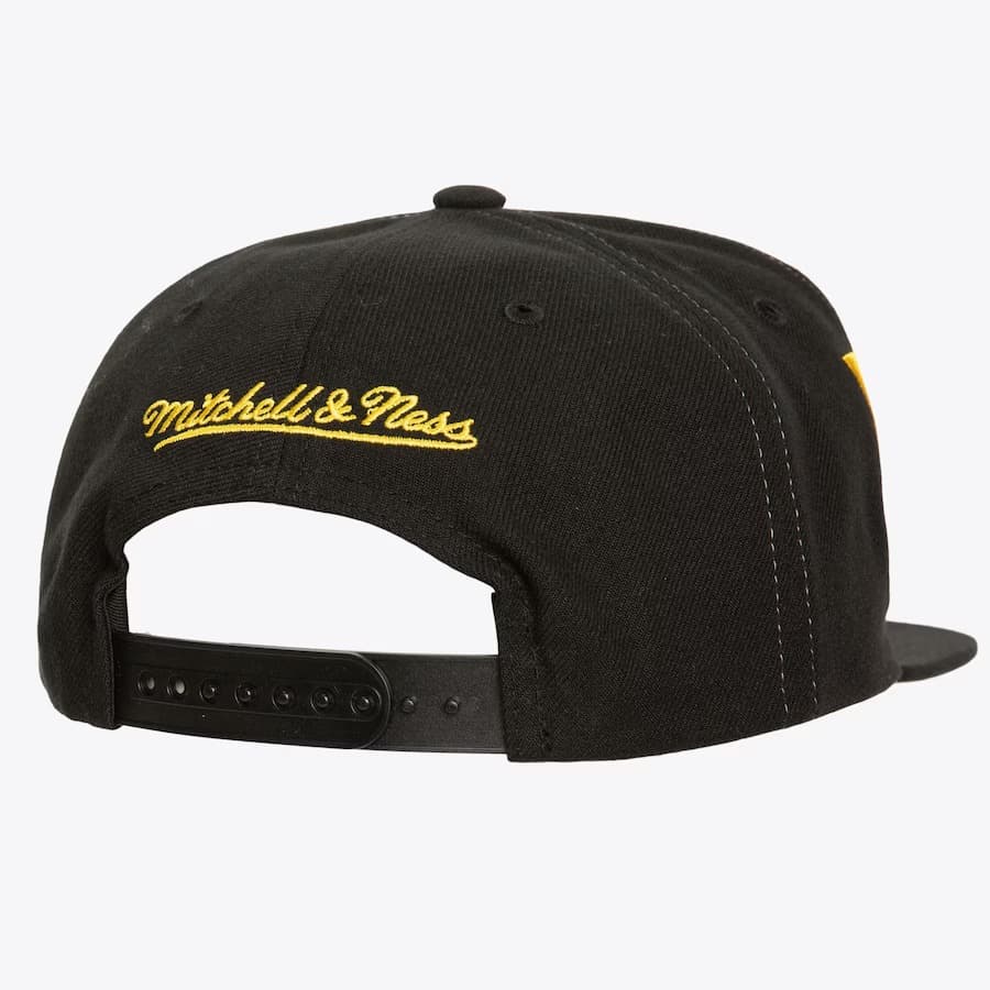 Mitchell-Ness-Black-Boston-Bruins-Day-4-Snapback-Hat-1