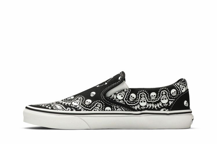 classic-slip-on-bandana-black-vn0a33tbd9s_02