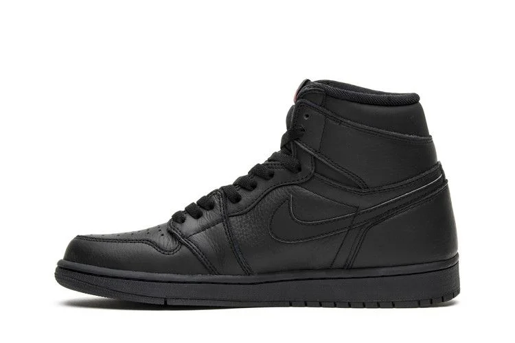 Кроссовки Air Jordan 1 Retro High OG 'Triple Black'