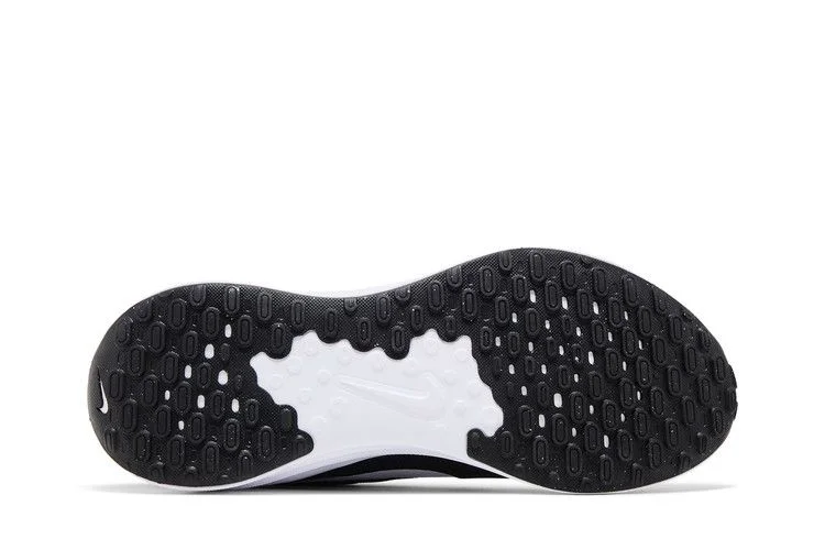Krossovki-Nike-Revolution-7-Black-White-3