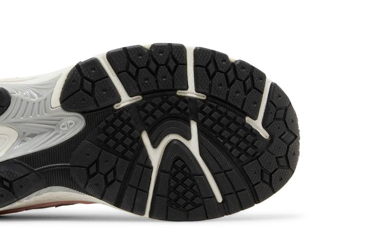 Кроссовки New Balance 2002R Big Kid Wide 'Pink Sand'