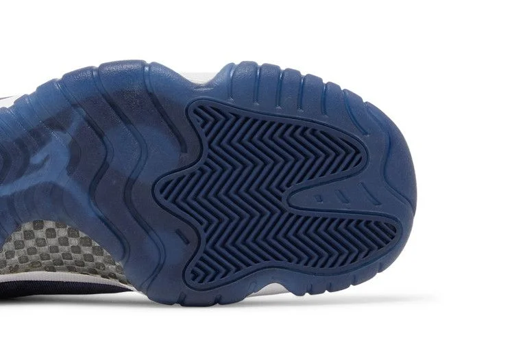 Кроссовки Wmns Air Jordan 11 Retro 'Midnight Navy Velvet'