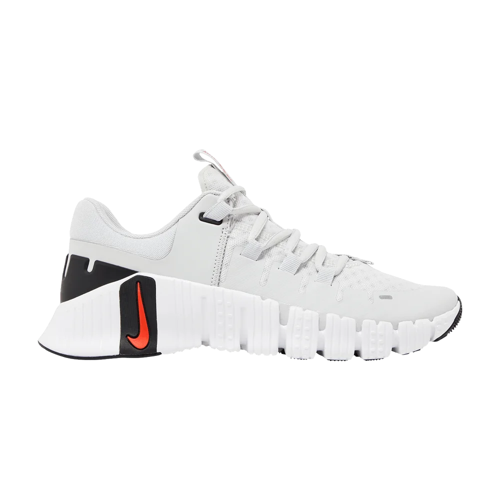 Krossovki-Nike-Wmns-Free-Metcon-5-Photon-Dust-Picante-Red