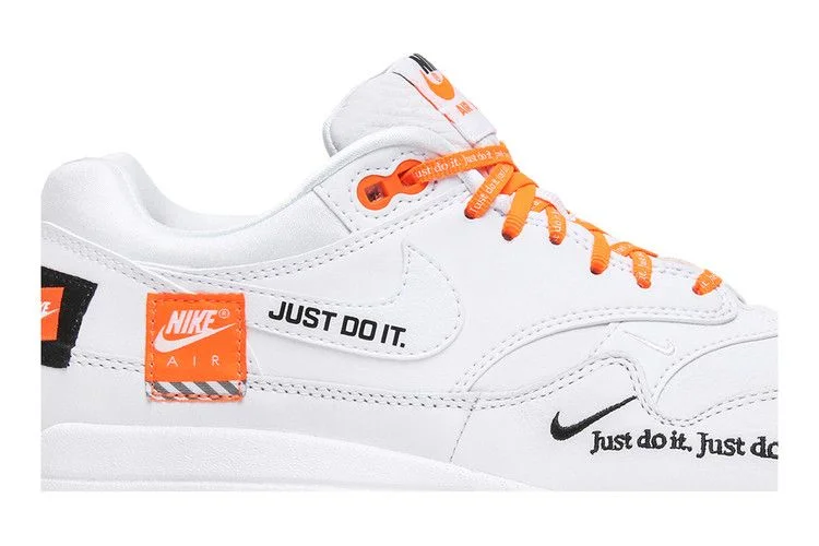 Krossovki-Nike-Wmns-Air-Max-1-LX-Just-Do-It-1