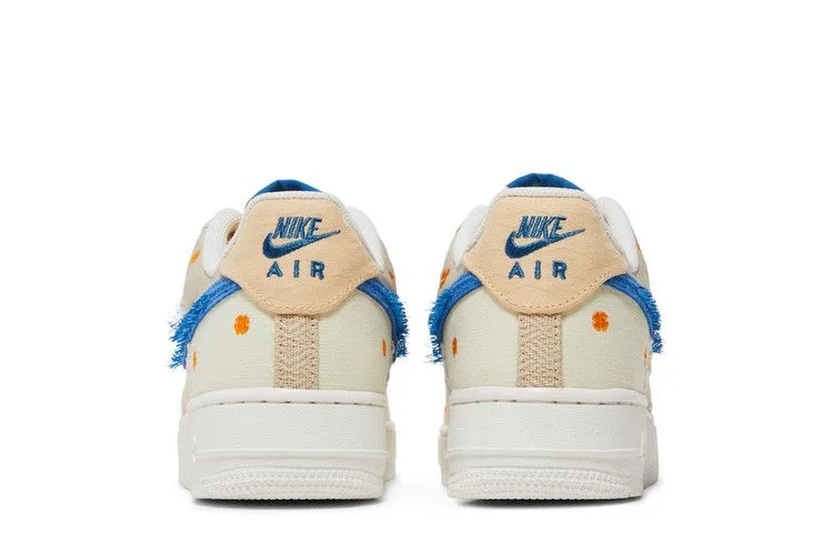 Krossovki-Nike-Wmns-Air-Force-1-07-LA-Flea-5