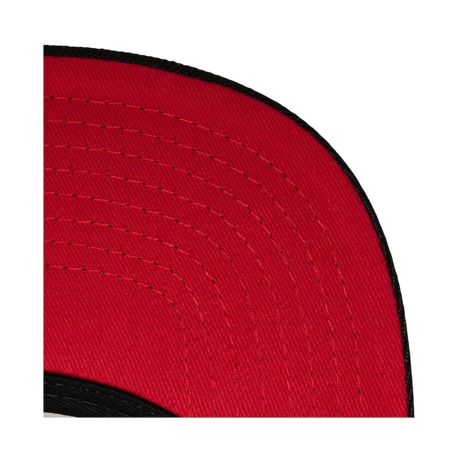 Бейсболка Mitchell & Ness Black Toronto Raptors Contrast Stitch Snapback Hat