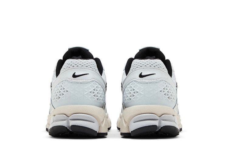 Кроссовки Nike Wmns Air Zoom Vomero 5 'Platinum Light Orewood Brown'