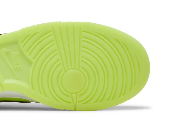 dunk-low-se-glow-in-the-dark-fj4610-702_04