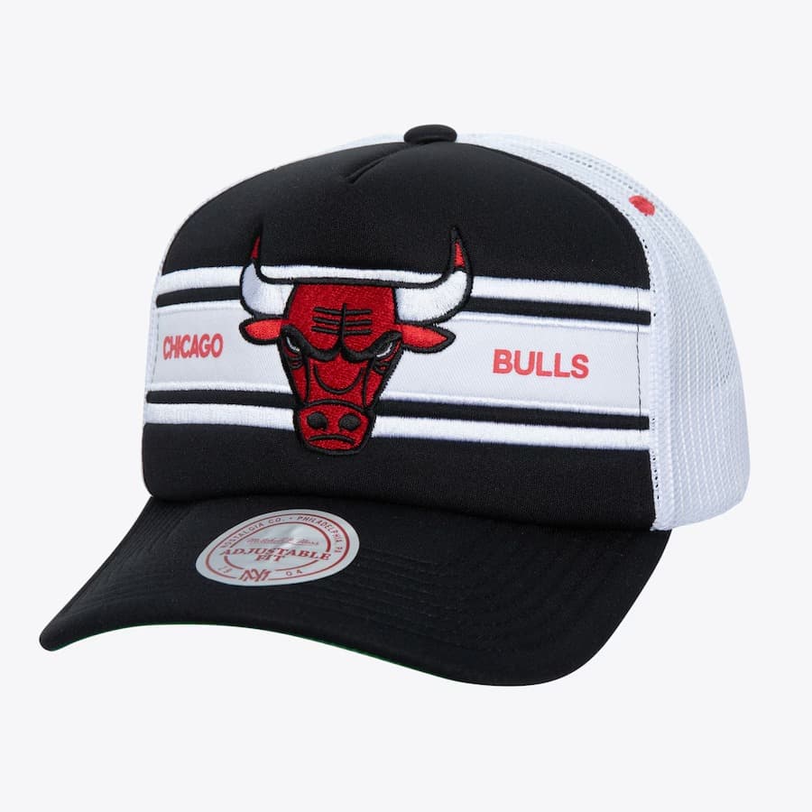 Mitchell-Ness-Black-Chicago-Bulls-Sideline-Trucker-Snapback-Hat