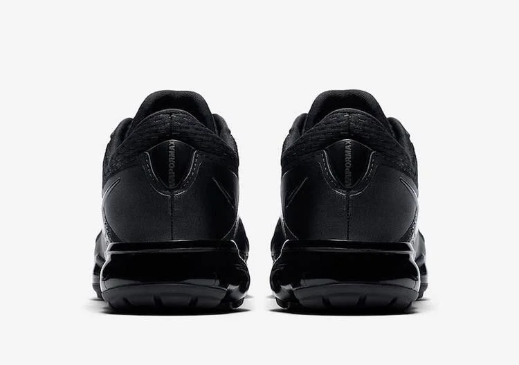 Krossovki-Nike-Air-VaporMax-CS-GS-Triple-Black-3