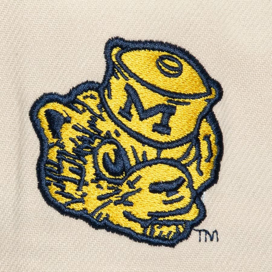 Бейсболка Mitchell & Ness Cream Navy Michigan Wolverines Just Don Team Vault Snapback Hat