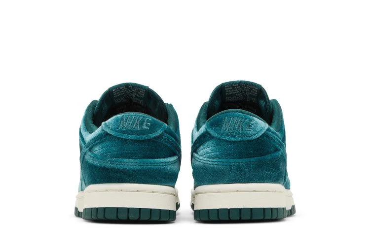 Кроссовки Nike Wmns Dunk Low 'Green Velvet'