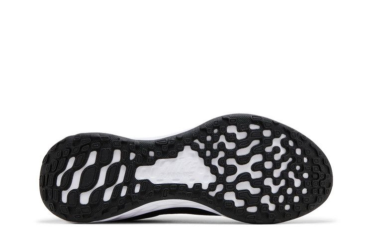 wmns-revolution-6-next-nature-wide-black-white-dc9001-003_03