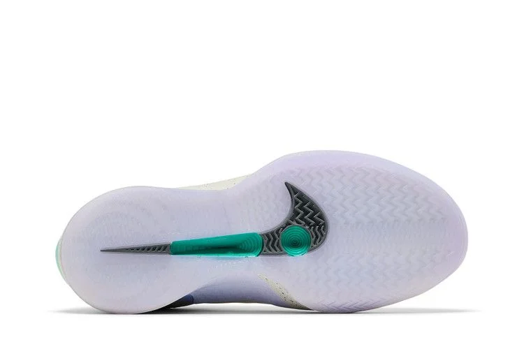 Krossovki-Titan-x-Nike-Wmns-Sabrina-2-EP-Make-Space-3