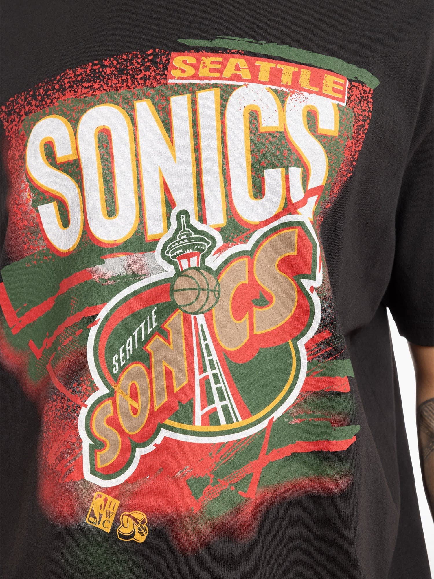 Mitchell-Ness-Seattle-Sonics-Vintage-Abstract-T-Shirt-2
