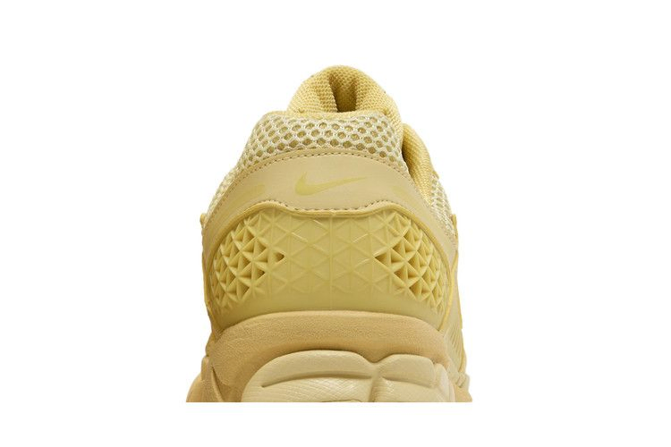 Кроссовки Nike Wmns Air Zoom Vomero 5 'Saturn Gold'
