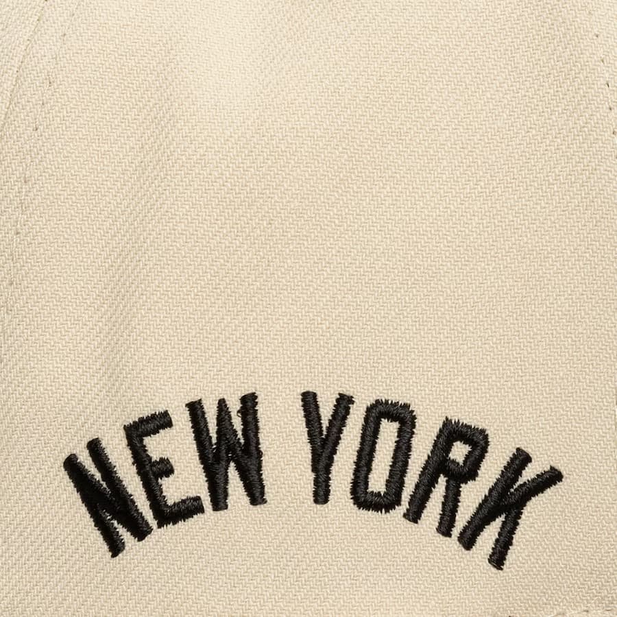 Бейсболка Mitchell & Ness Cream Black New York Yankees Logo Snapback Hat