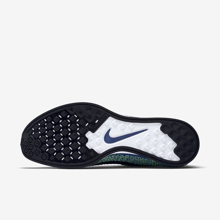 flyknit-racer-tranquil-526628-104_05