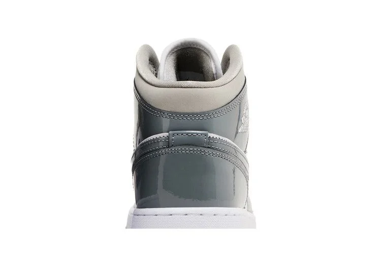 Кроссовки Air Jordan 1 Mid SE GS 'Patent Cool Grey'