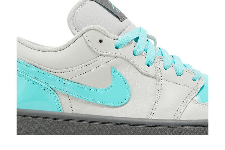 Кроссовки Wmns Air Jordan 1 Low SE 'Polaroid'