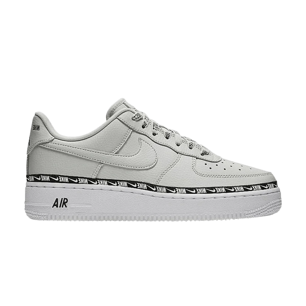 Krossovki-Nike-Wmns-Air-Force-1-07-SE-Premium-Light-Silver