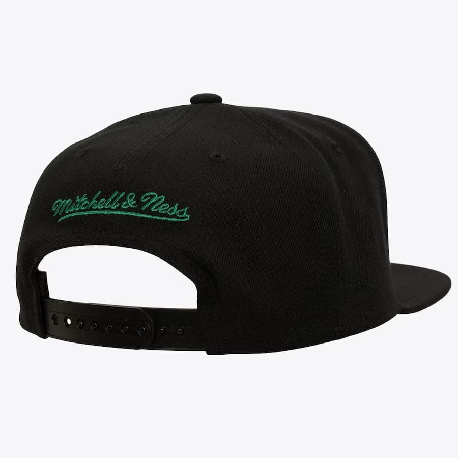 Бейсболка Mitchell & Ness Black Anaheim Ducks Oversweep Snapback Hat