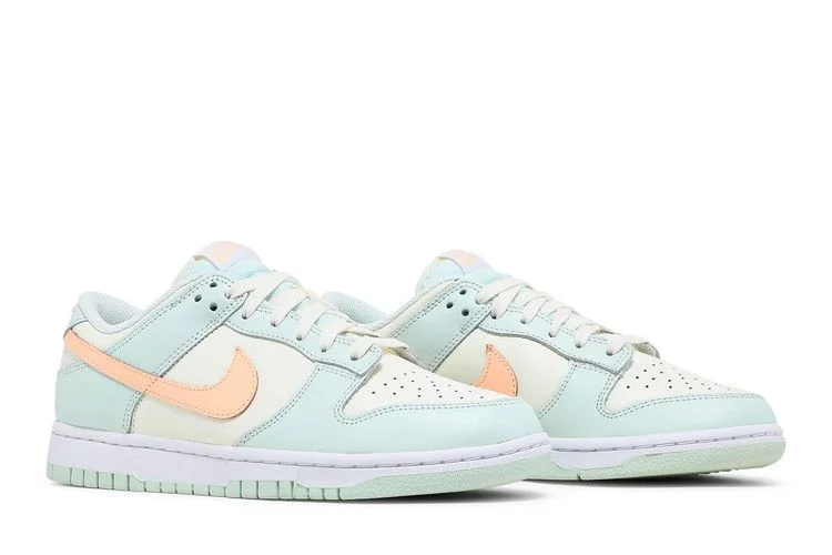 Krossovki-Nike-Wmns-Dunk-Low-Barely-Green-7