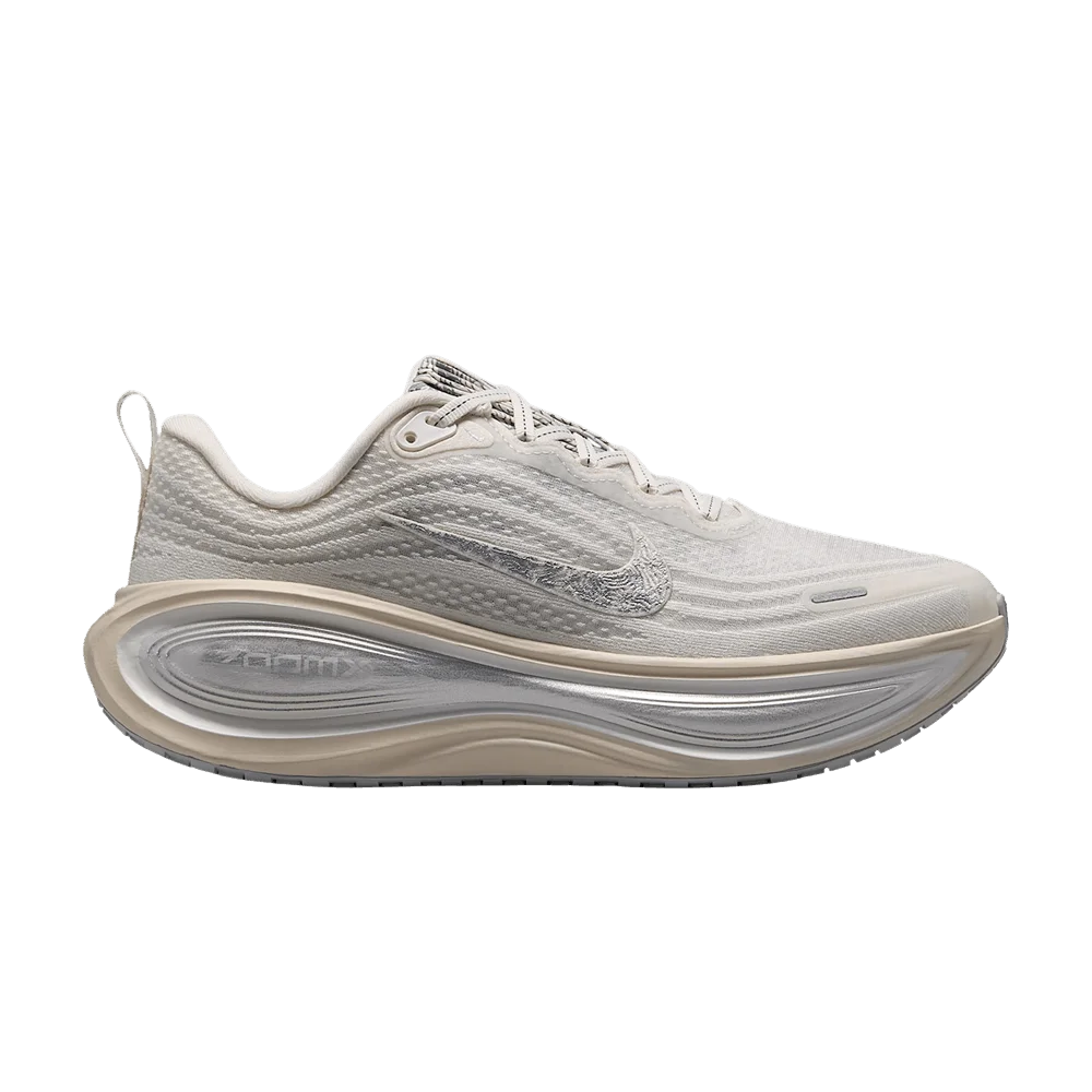Кроссовки Nike Wmns Vomero Plus SE 'Phantom Grey Fog'