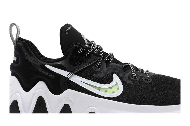 giannis-immortality-black-volt-cz4099-010_01