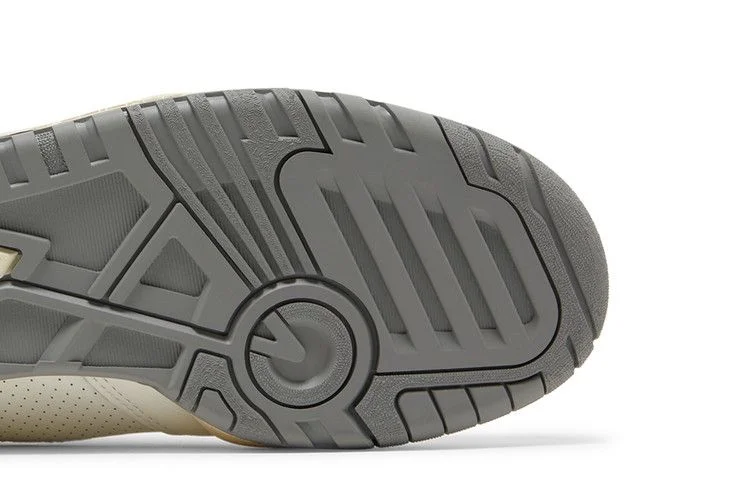 Krossovki-Aime-Leon-Dore-x-New-Balance-650R-Silver-4