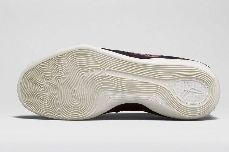 Krossovki-Nike-Kobe-9-EM-Silk-4