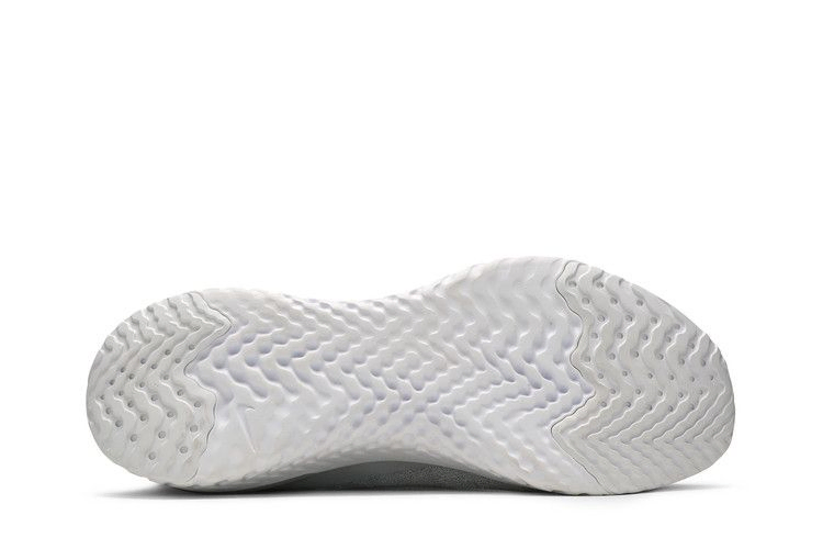 Кроссовки Nike Epic Phantom React Flyknit 'Wolf Grey'
