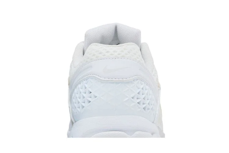 Кроссовки Nike Wmns Air Zoom Vomero 5 'Triple White'