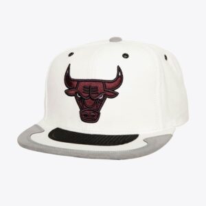 Mitchell-Ness-White-Gray-Chicago-Bulls-Day-4-Snapback-Hat-300x300