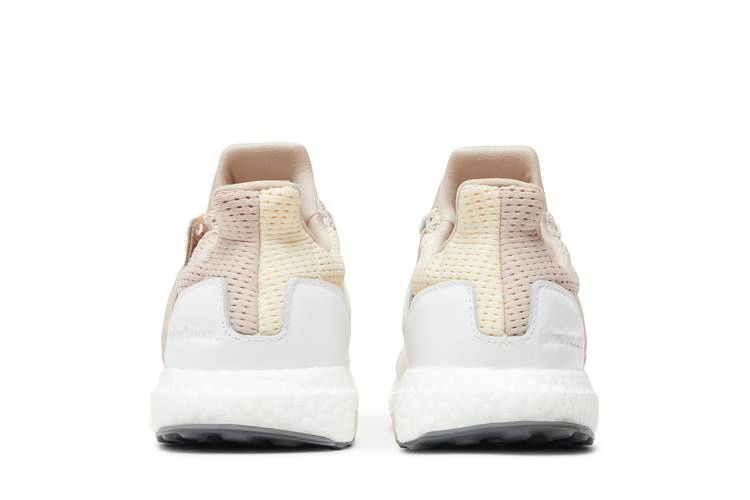 wmns-ultraboost-1-0-wonder-taupe-hq2195_05